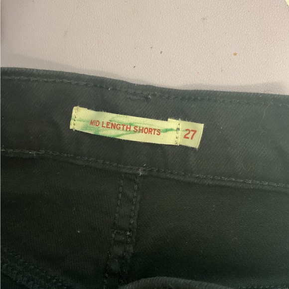 Levi’s mid length shorts size 27 - Picture 2 of 6